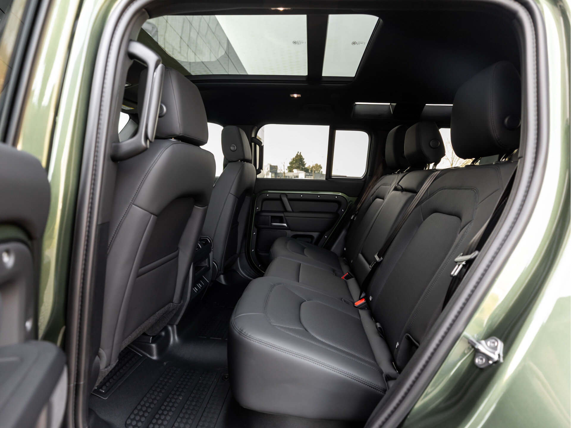 Land Rover Defender 110 P300e 110 Forest Edition - Afbeelding 5