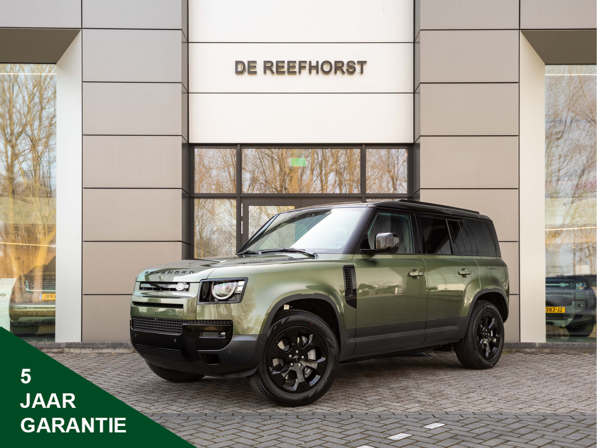 Land Rover Defender 110 P300e 110 Forest Edition