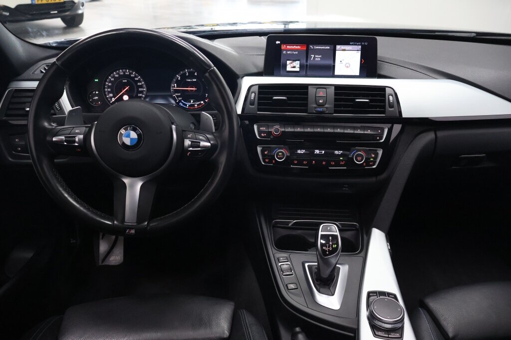 BMW 3 Serie 320i M sport Edition | Schuifdak | LED | Leder | Camera - Afbeelding 2