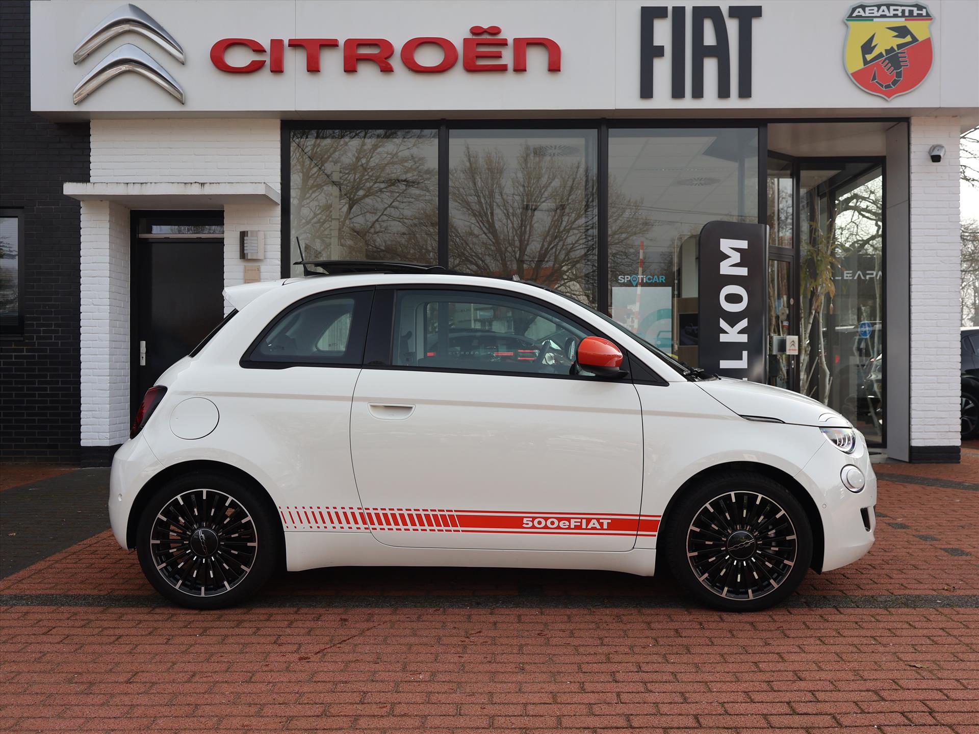Fiat 500 42kWh 118pk Automaat Icon, Rijklaarprijs | SOH 95,4% | Schuif/-kanteldak | Navigatie | Camera | DAB+ | 17 inch wielen - Afbeelding 3