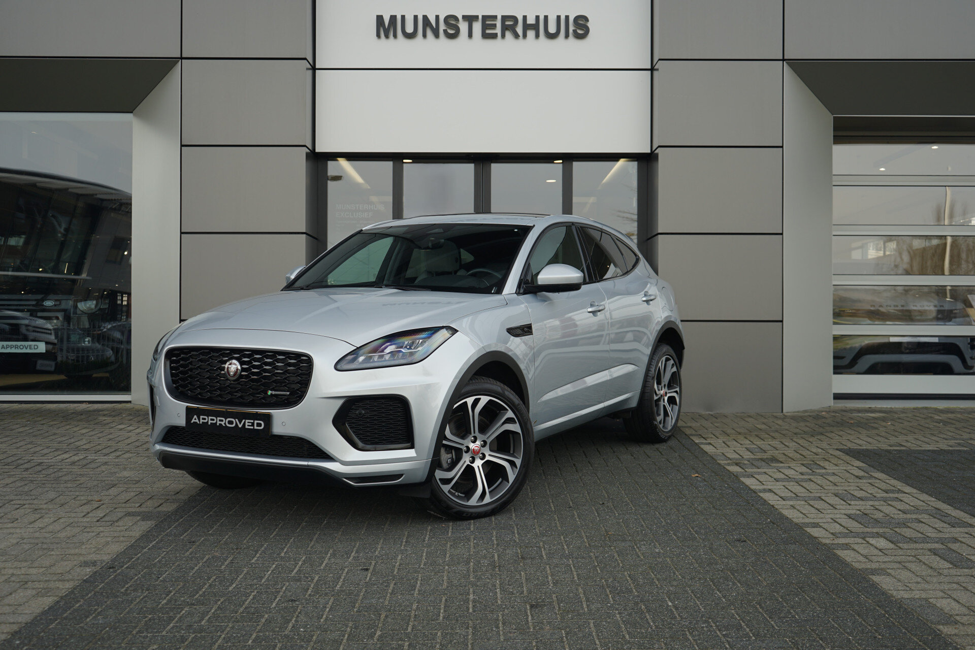 Jaguar E-PACE 1.5 P300e AWD R-Dynamic S Occasion Lease vanaf € 1.009,00 p/m
