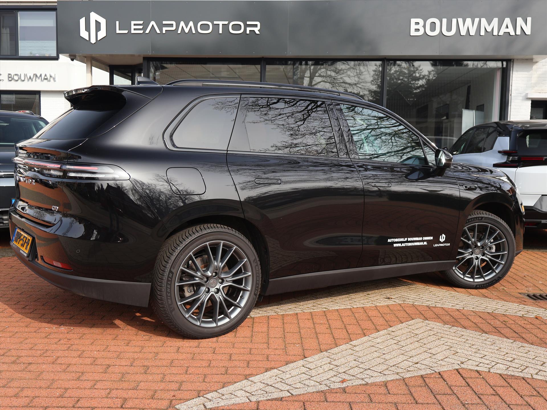 Leapmotor C10 REEV Plug-in hybride 28,4 kWh 218PK Automaat Design, Rijklaarprijs | Panoramadak | Camera 360 | Adaptieve Cruise Control - Afbeelding 4