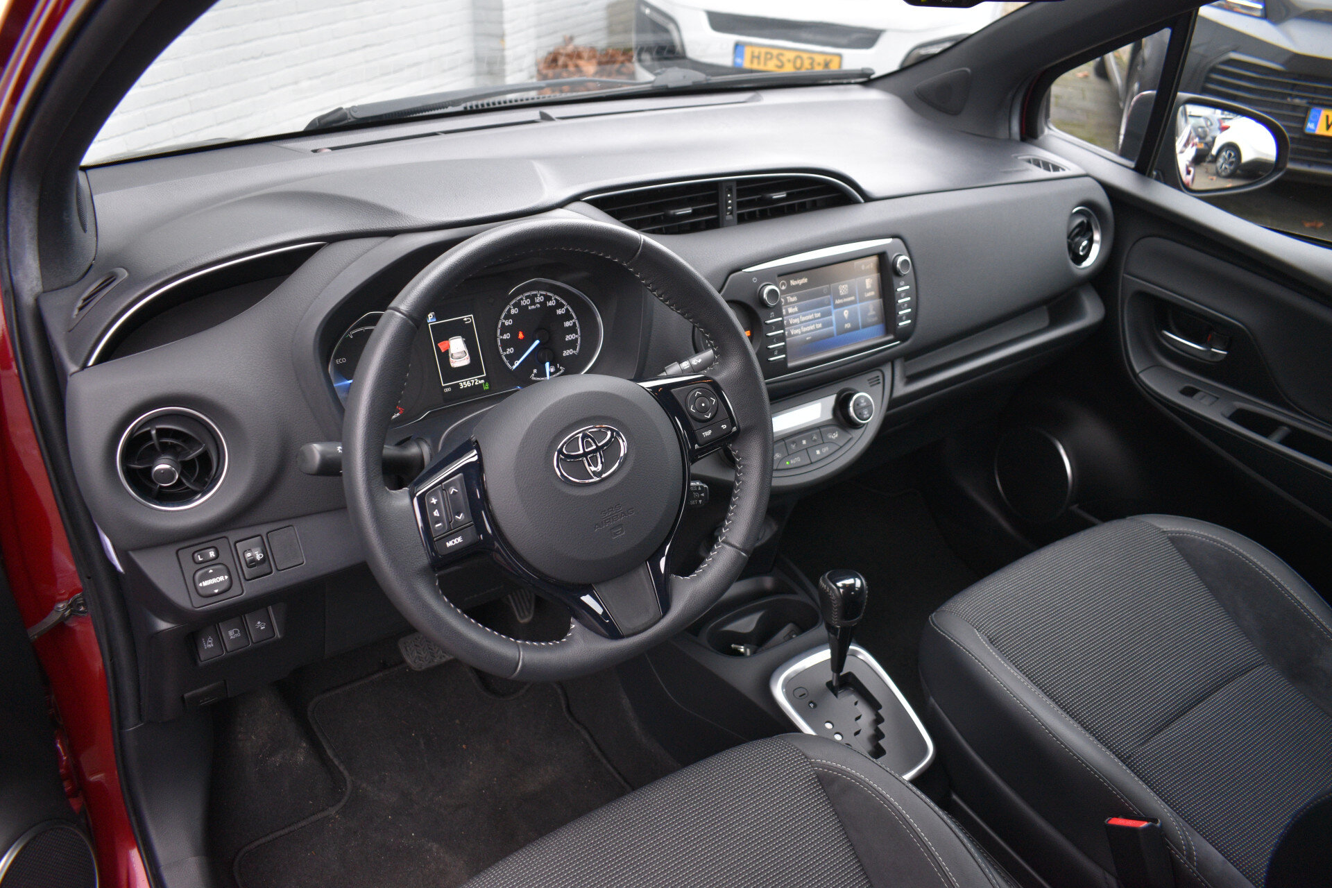 Toyota Yaris 5-deurs 1.5 Hybrid Executive Automaat 100pk - Afbeelding 4