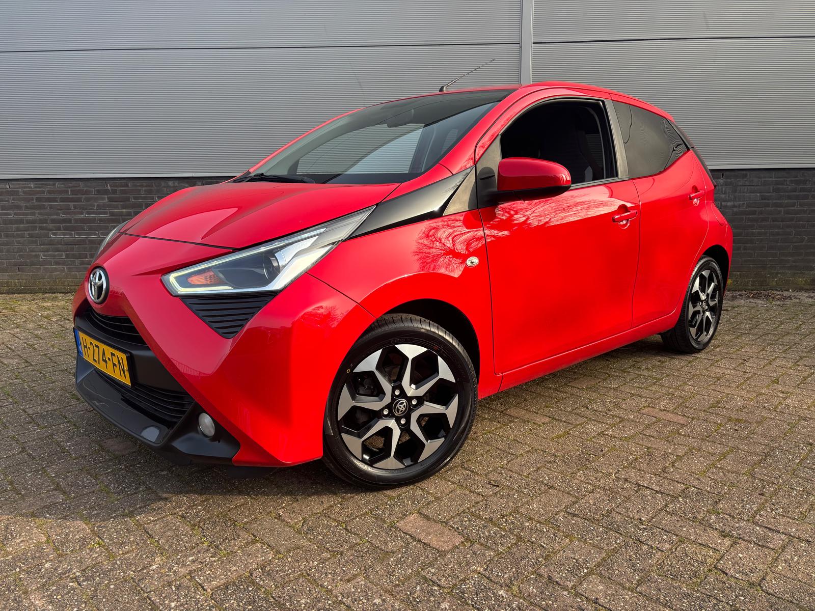Toyota Aygo 1.0 VVT-i x-joy Apple Carplay/Android Auto | Climate control