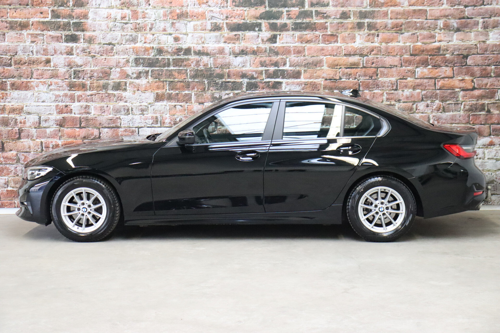 BMW 3 Serie Sedan 320i Executive Edition Automaat - Afbeelding 3