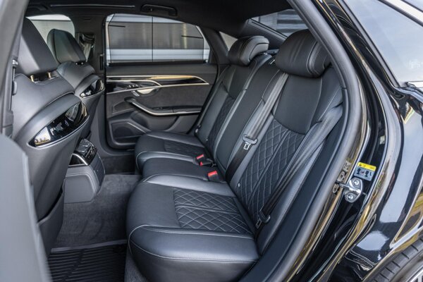 Stoelverwarming voor- en achterin Stoelverwarming voor- en achterin