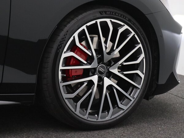 Velgen Audi Sport, 21 inch lichtmetaal, meerspaaks in metallic zwart Velgen Audi Sport, 21 inch lichtmetaal, meerspaaks in metallic zwart