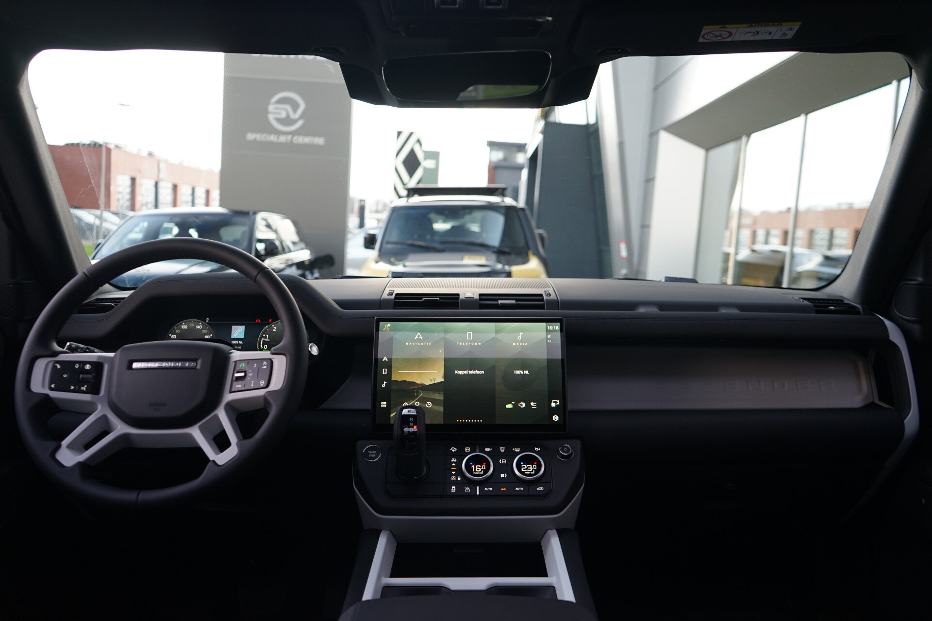 Land Rover Defender 110 P300e 110 Forest Edition - Afbeelding 4