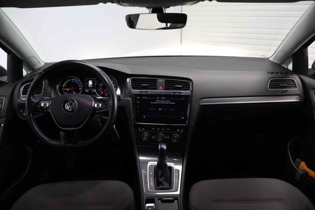 Volkswagen e-Golf e-Golf 36kwh LED | ACC | Apple Carplay | Navigatie - Afbeelding 2