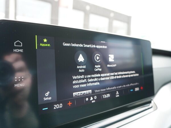 Apple Carplay/Android Auto Apple Carplay/Android Auto