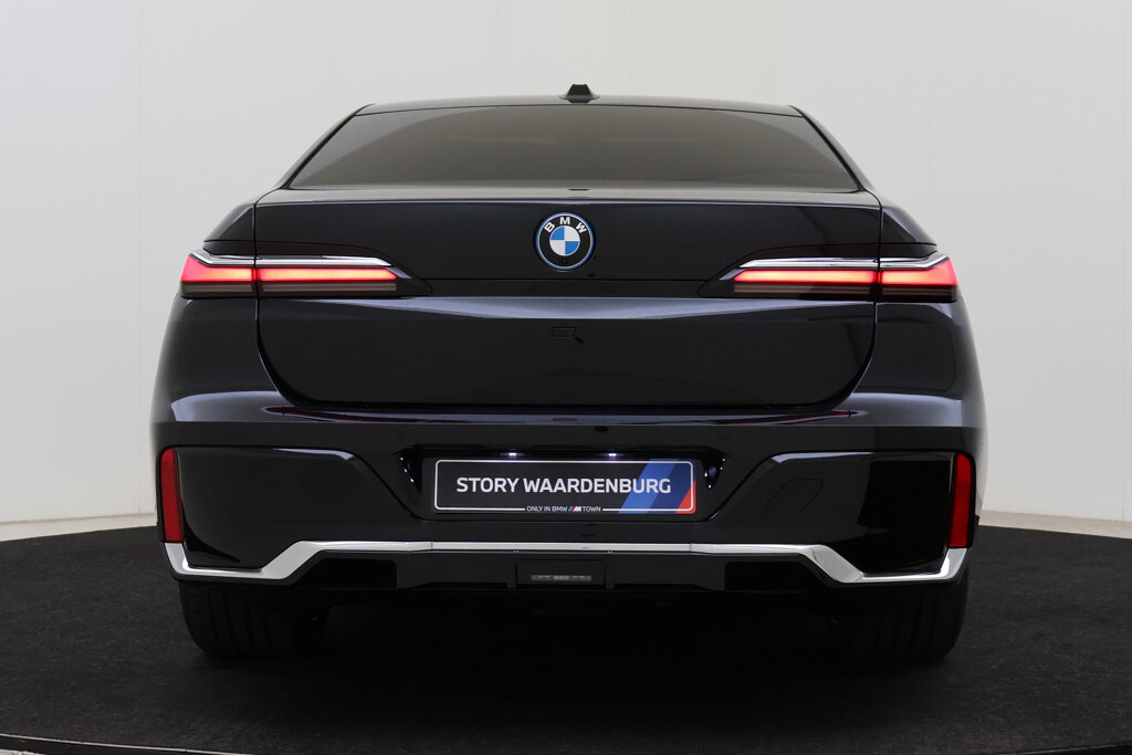BMW i7 5