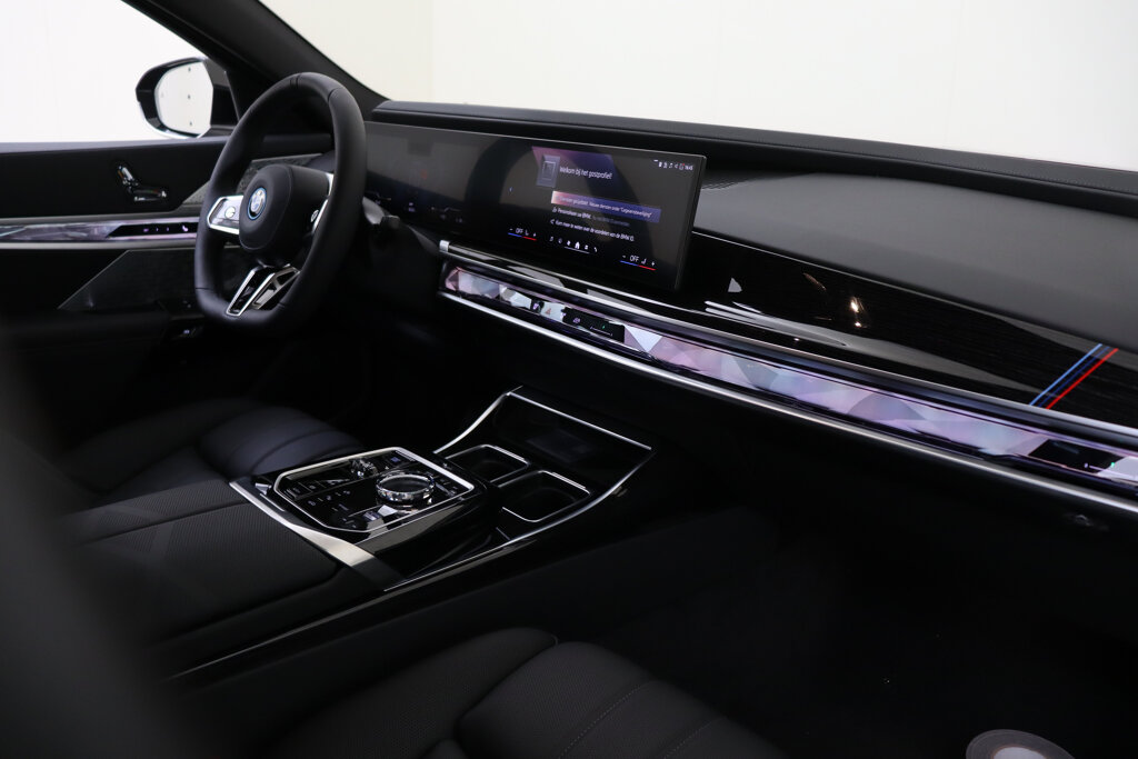 BMW i7 12