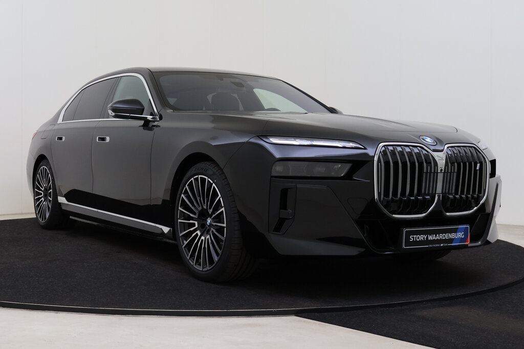 BMW i7 13