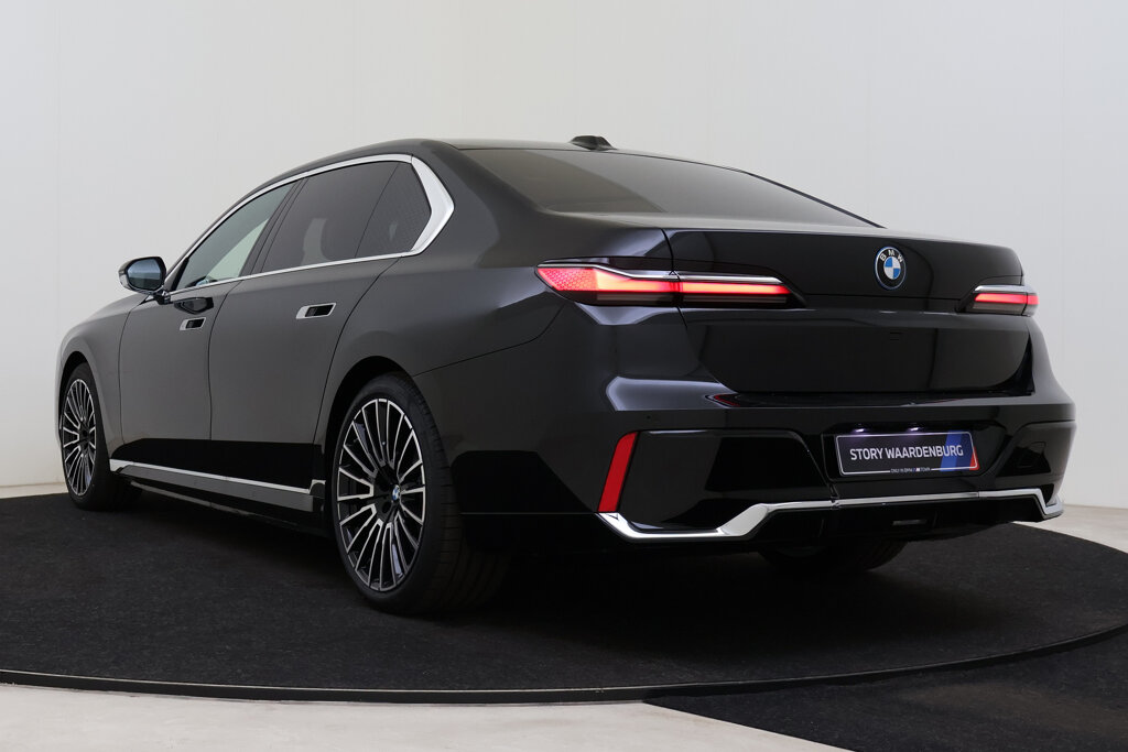 BMW i7 15