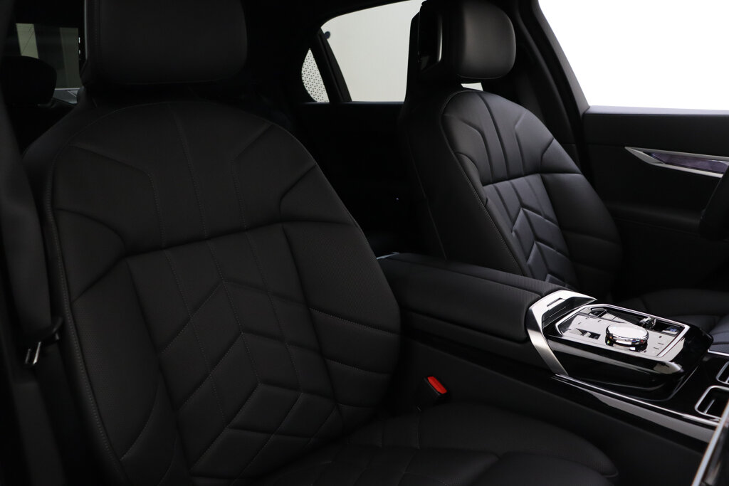 BMW i7 17