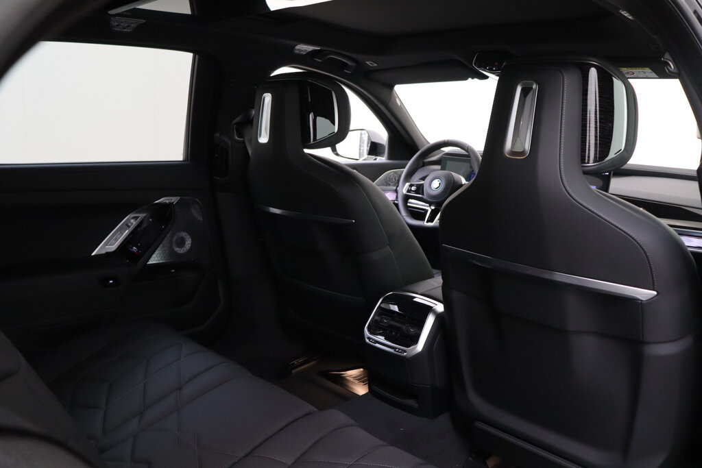 BMW i7 21