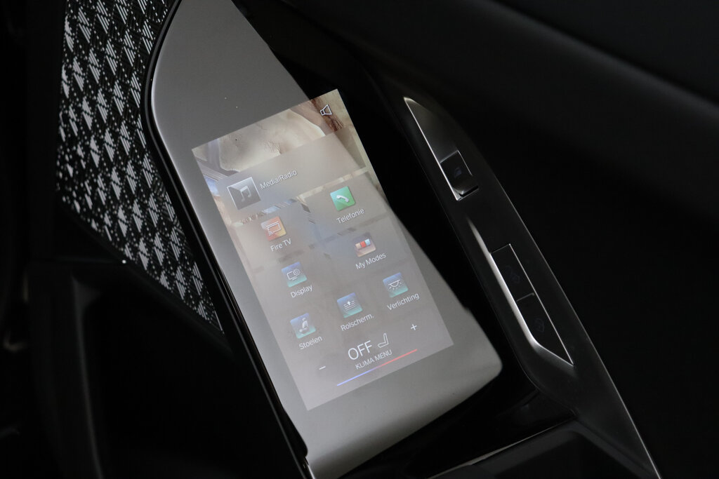 BMW i7 23