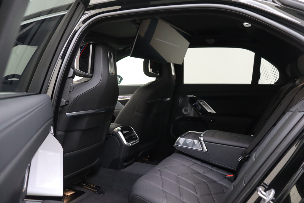 BMW i7 25