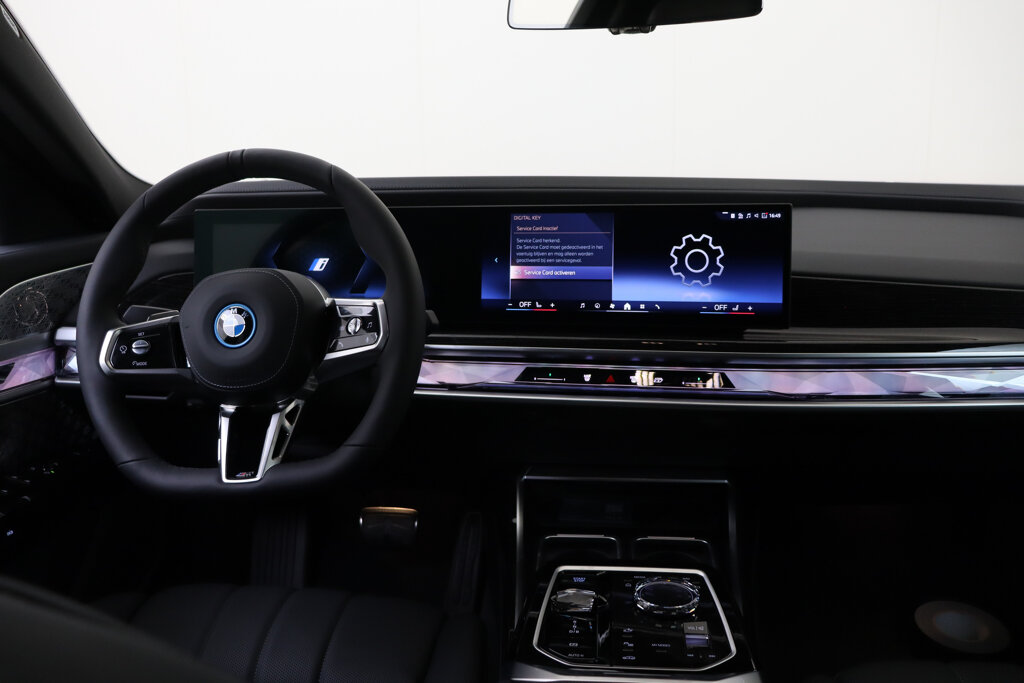 BMW i7 26