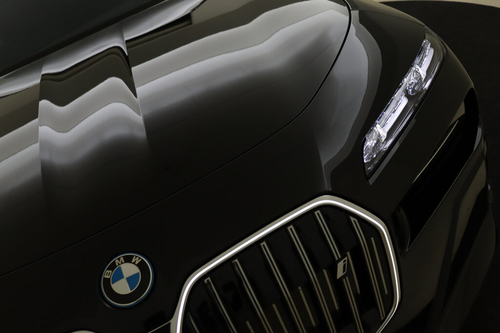 BMW i7 54