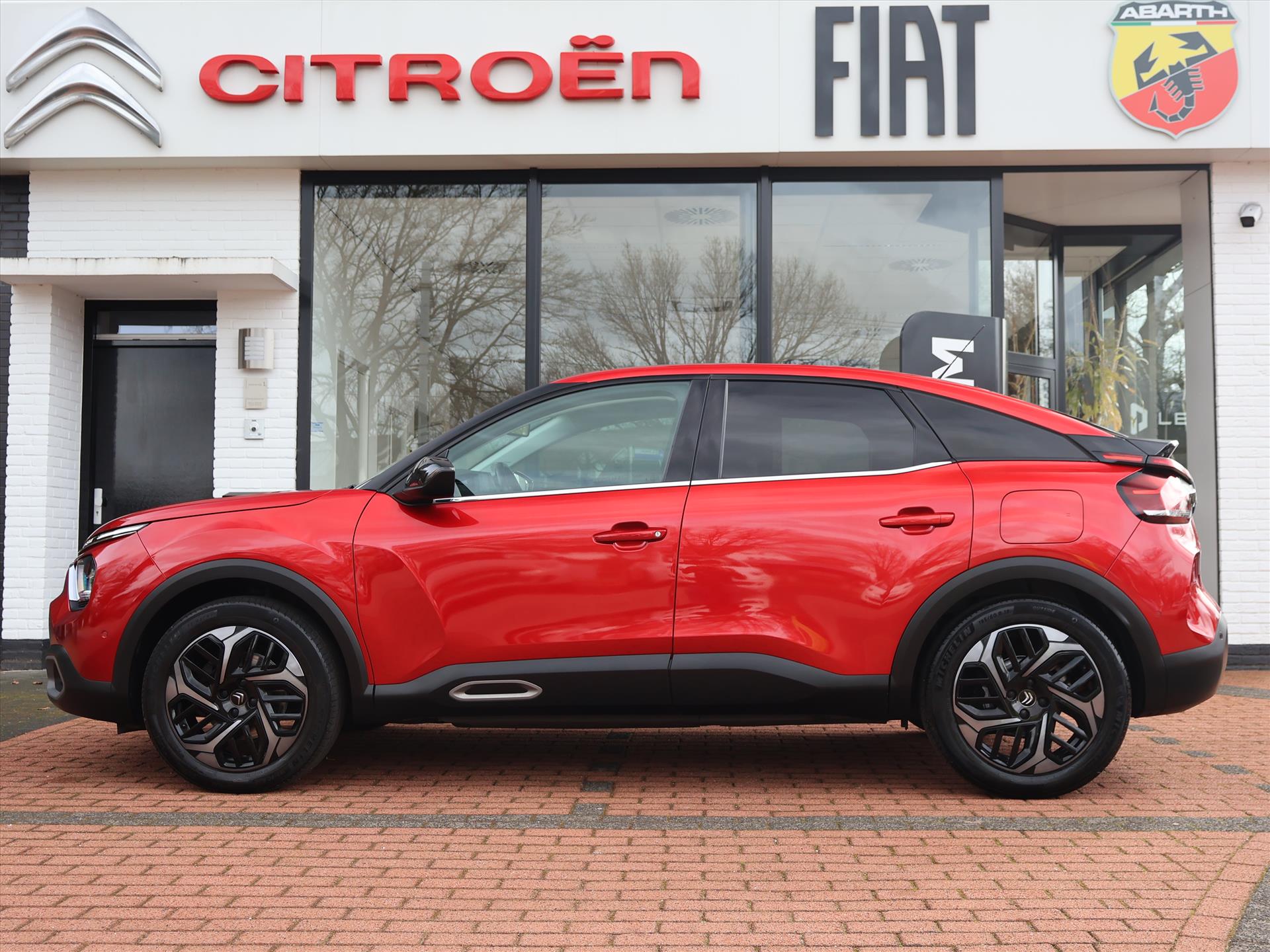 Citroën C4 PureTech 130PK S&S EAT8 Automaat Shine, Rijklaarprijs | Panoramadak | Trekhaak | Camera | Navigatie | DAB+ - Afbeelding 2