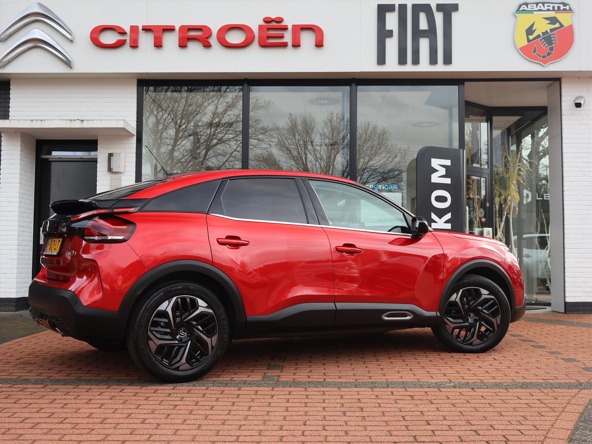 Citroën C4 PureTech 130PK S&S EAT8 Automaat Shine, Rijklaarprijs | Panoramadak | Trekhaak | Camera | Navigatie | DAB+ - Afbeelding 4