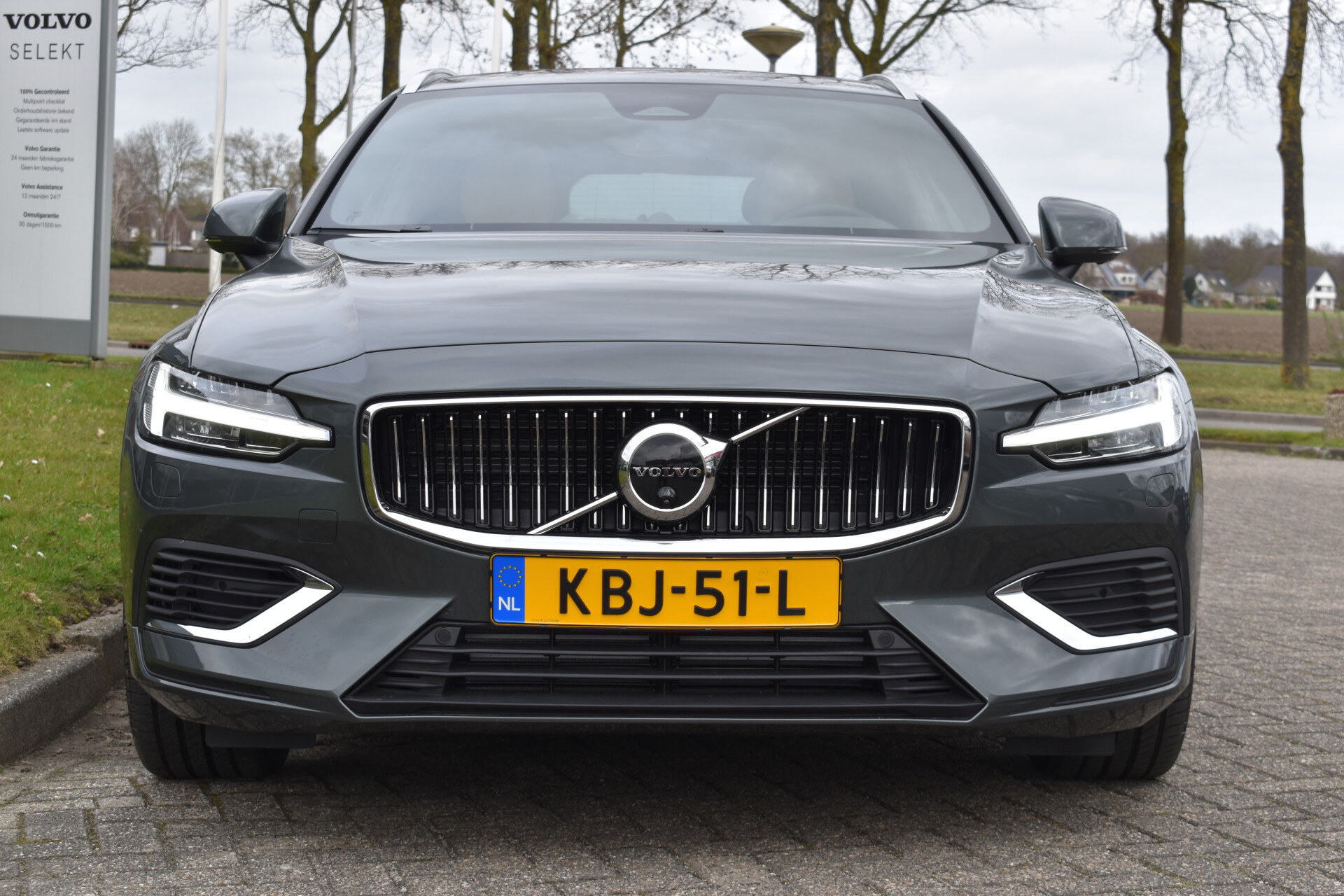 Volvo V60 T6 350PK Plug-in hybrid AWD Ultra Dark - Afbeelding 2