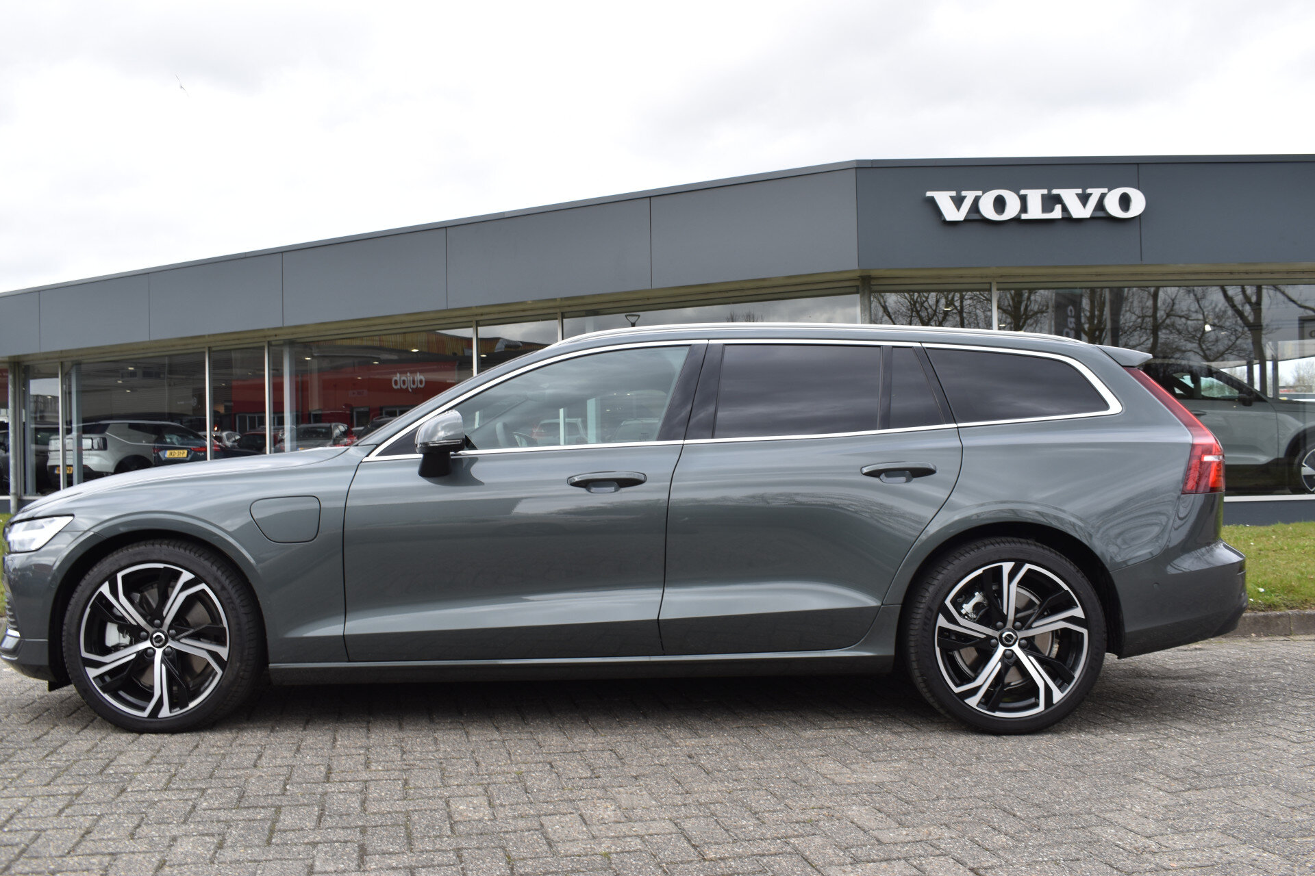 Volvo V60 T6 350PK Plug-in hybrid AWD Ultra Dark - Afbeelding 5