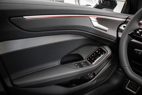 carbonafwerking interieur