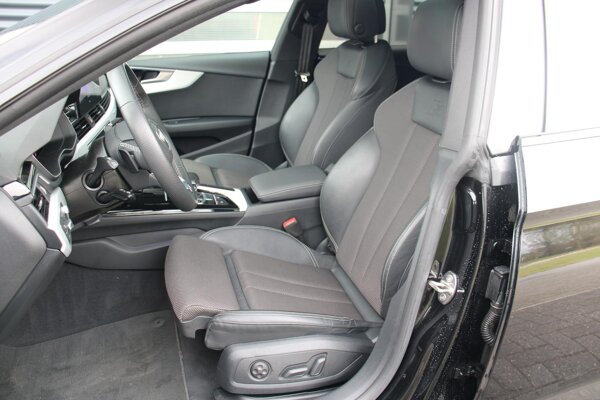 Elektrisch instelbare voorstoelen en geheugenfunctie voor de bestuurdersstoel Elektrisch instelbare voorstoelen en geheugenfunctie voor de bestuurdersstoel