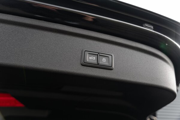 elektrisch bedienbare achterklep met sensorsturing