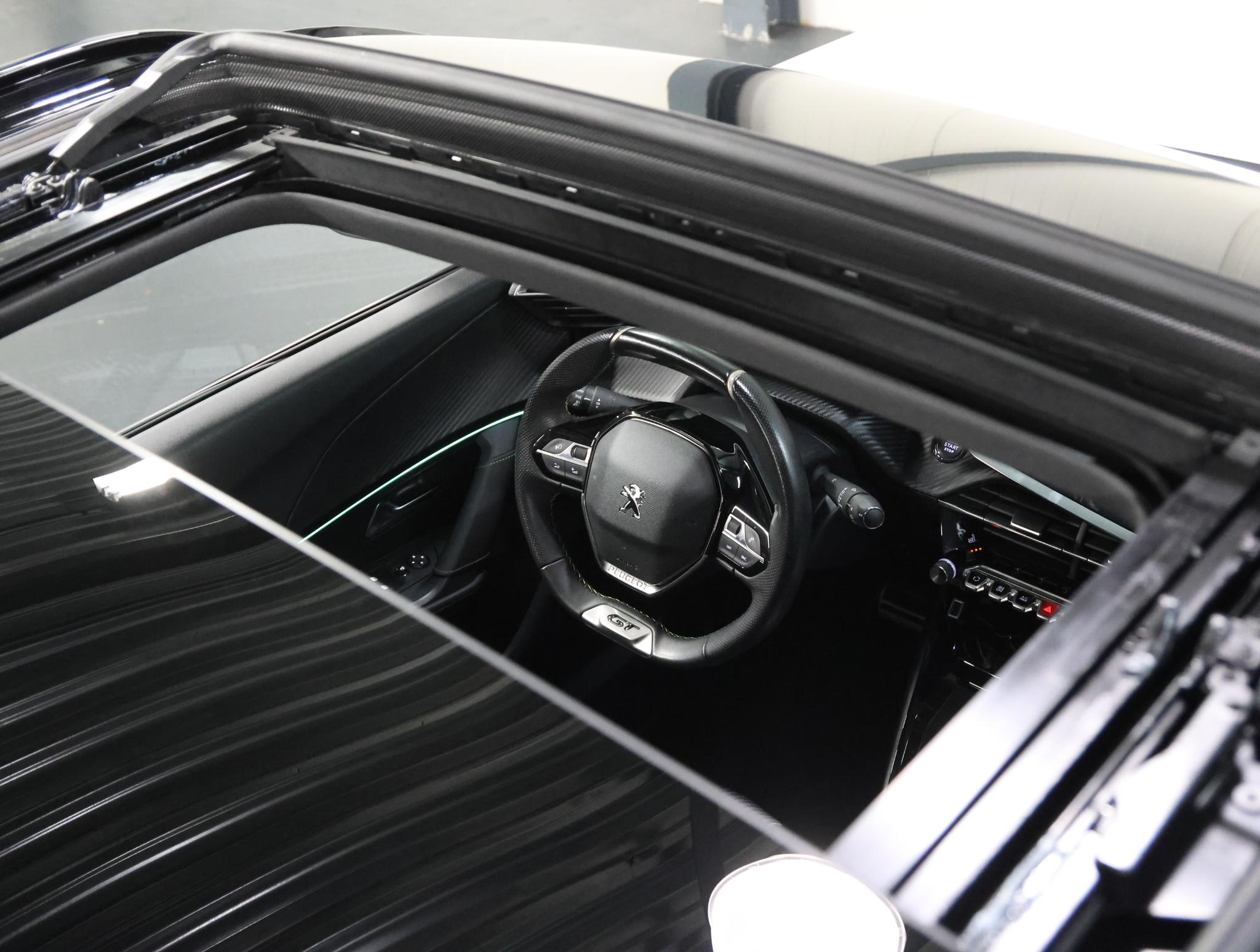 Peugeot e-2008