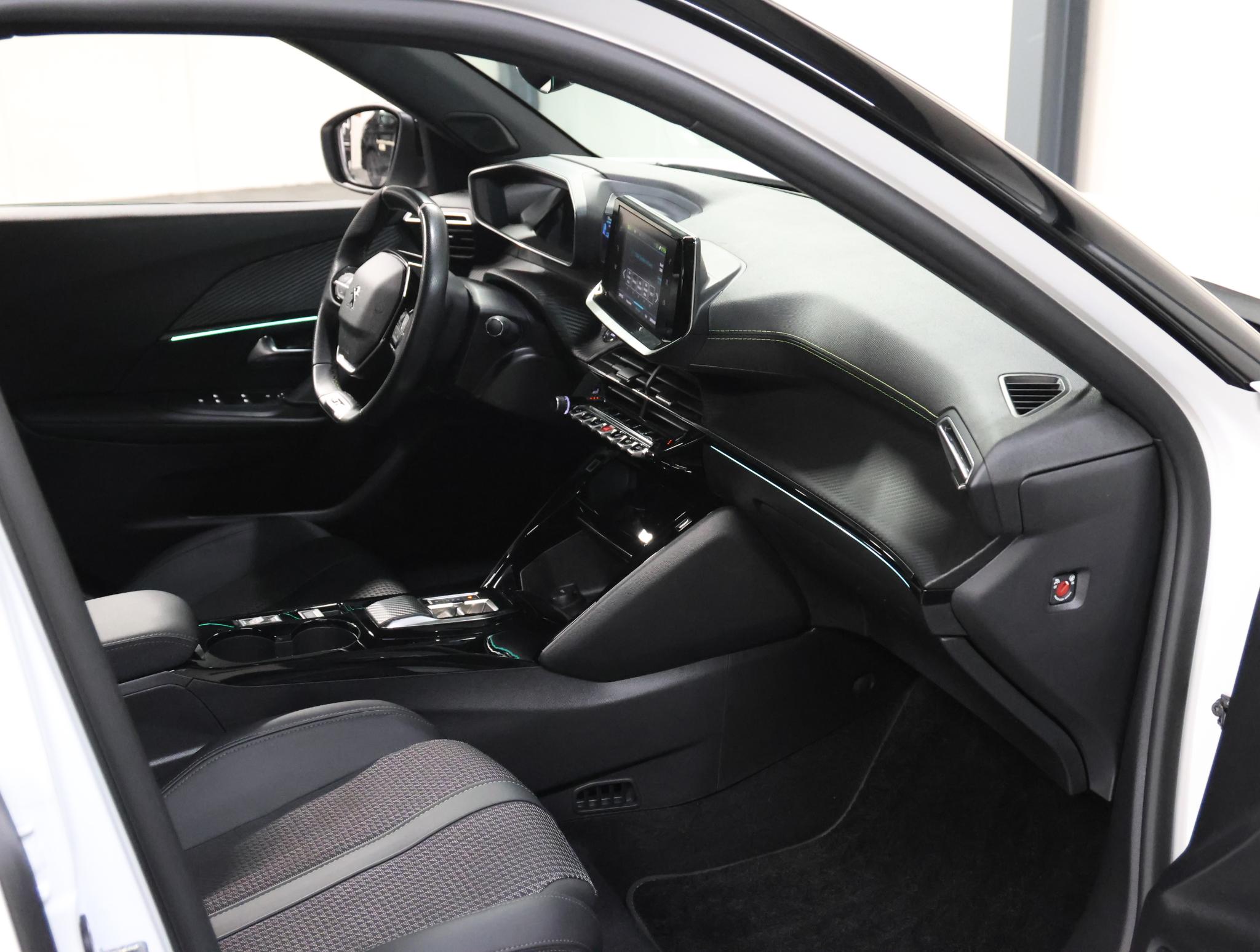 Peugeot e-2008