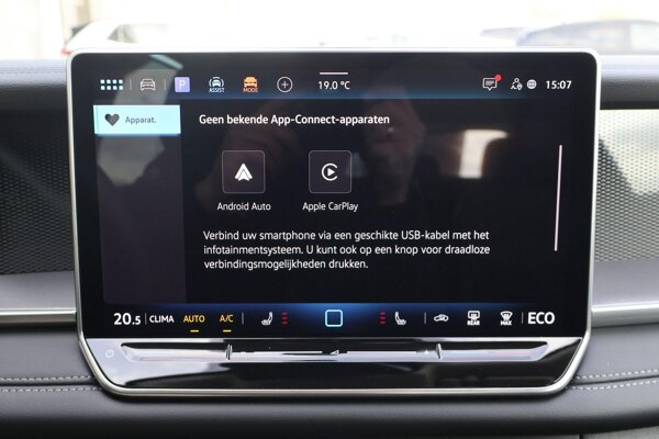 Apple Carplay/Android Auto Apple Carplay/Android Auto