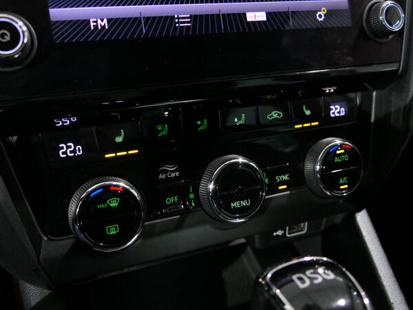 Voorstoelen verwarmd Voorstoelen verwarmd