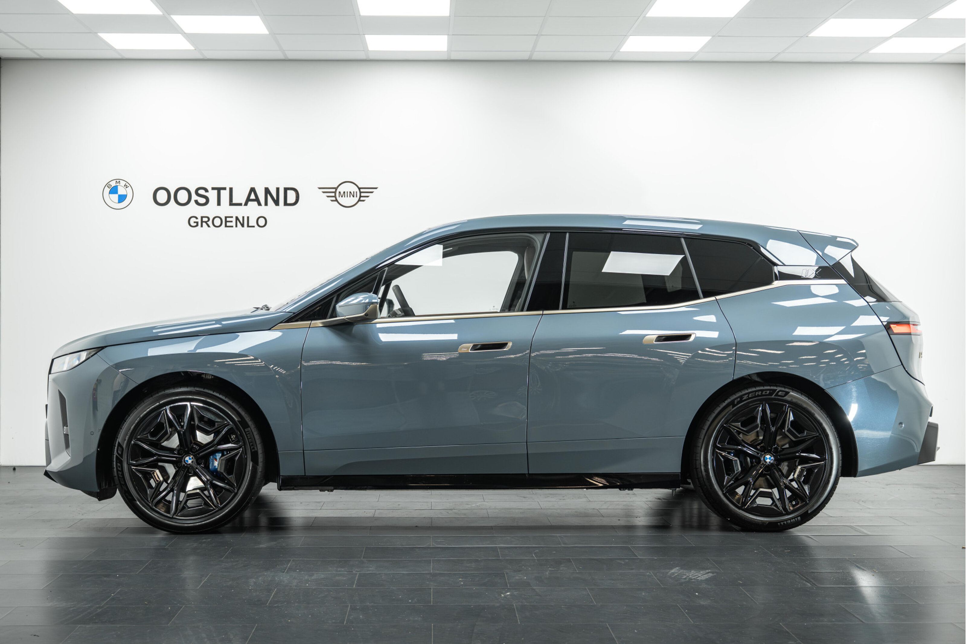 BMW iX 8
