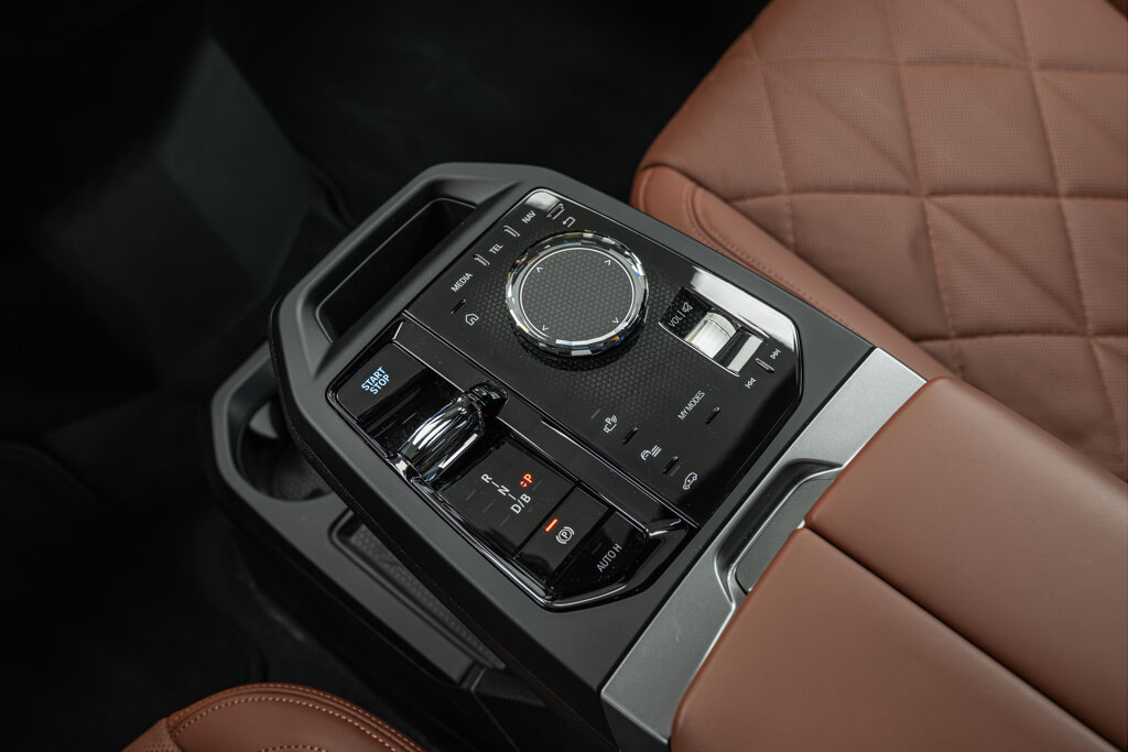 BMW iX 11