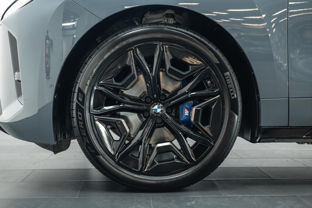 BMW iX 27