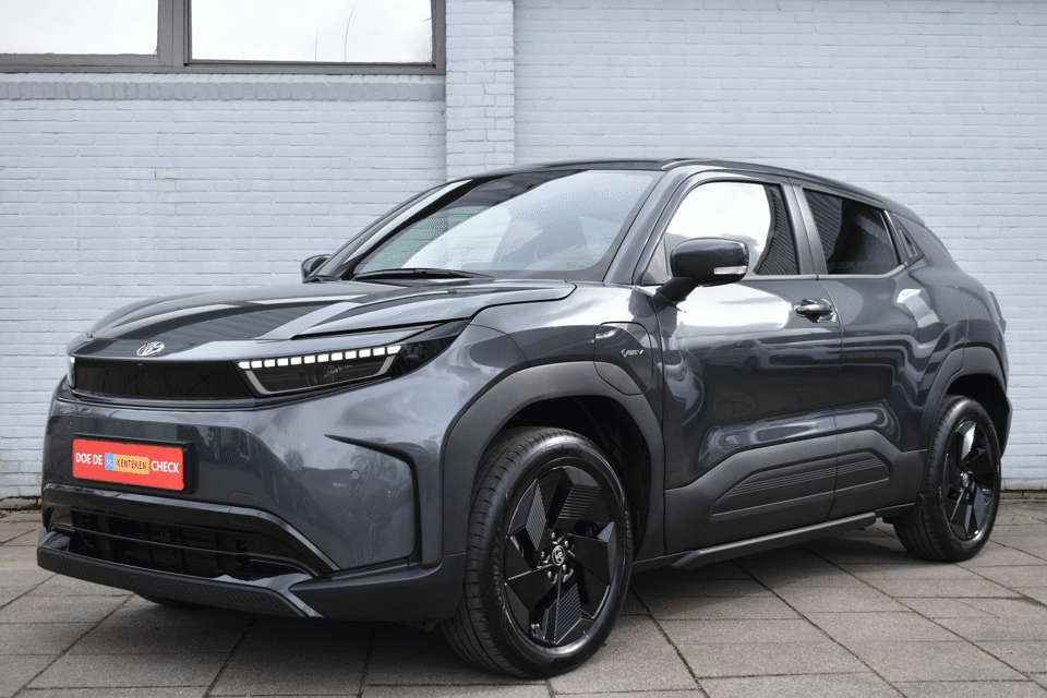 Toyota Urban Cruiser Dynamic 61 kWh Automaat 174pk - Afbeelding 1
