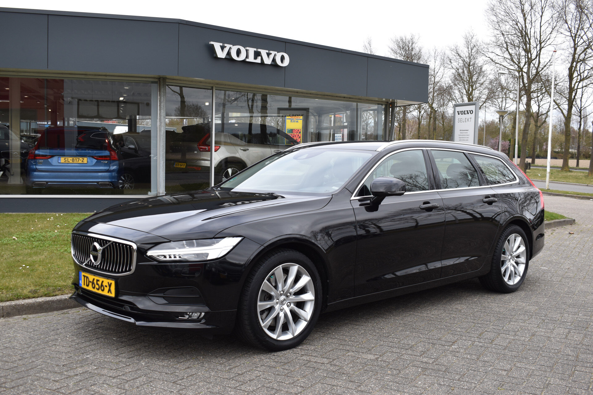 Volvo V90 T4 190PK Automaat Momentum