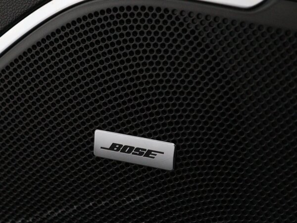 Renault R-Link 2 Multimedia- en navigatiesysteem met 8,7" touchscreen en kaart Europa inclusief R-Plug & Radio+ BOSE SURROUND® premium audio systeem met Centerpoint 2®-technologie Renault R-Link 2 Multimedia- en navigatiesysteem met 8,7" touchscreen en kaart Europa inclusief R-Plug & Radio+ BOSE SURROUND® premium audio systeem met Centerpoint 2®-technologie