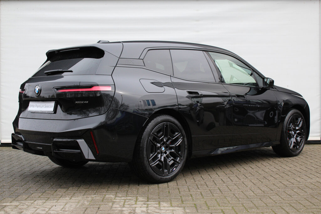 BMW iX 2