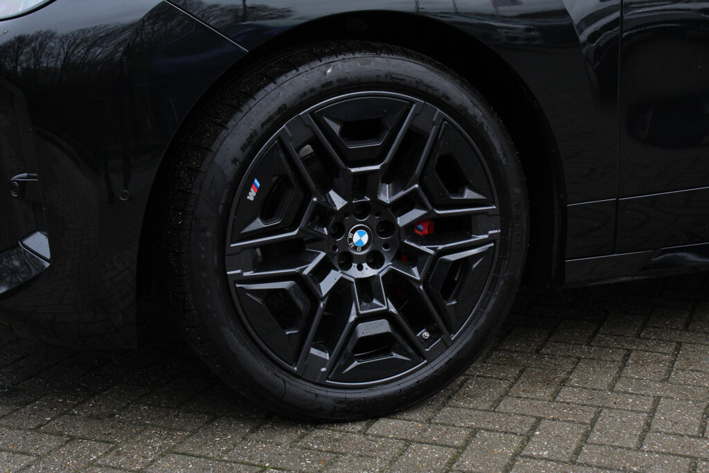 BMW iX 33