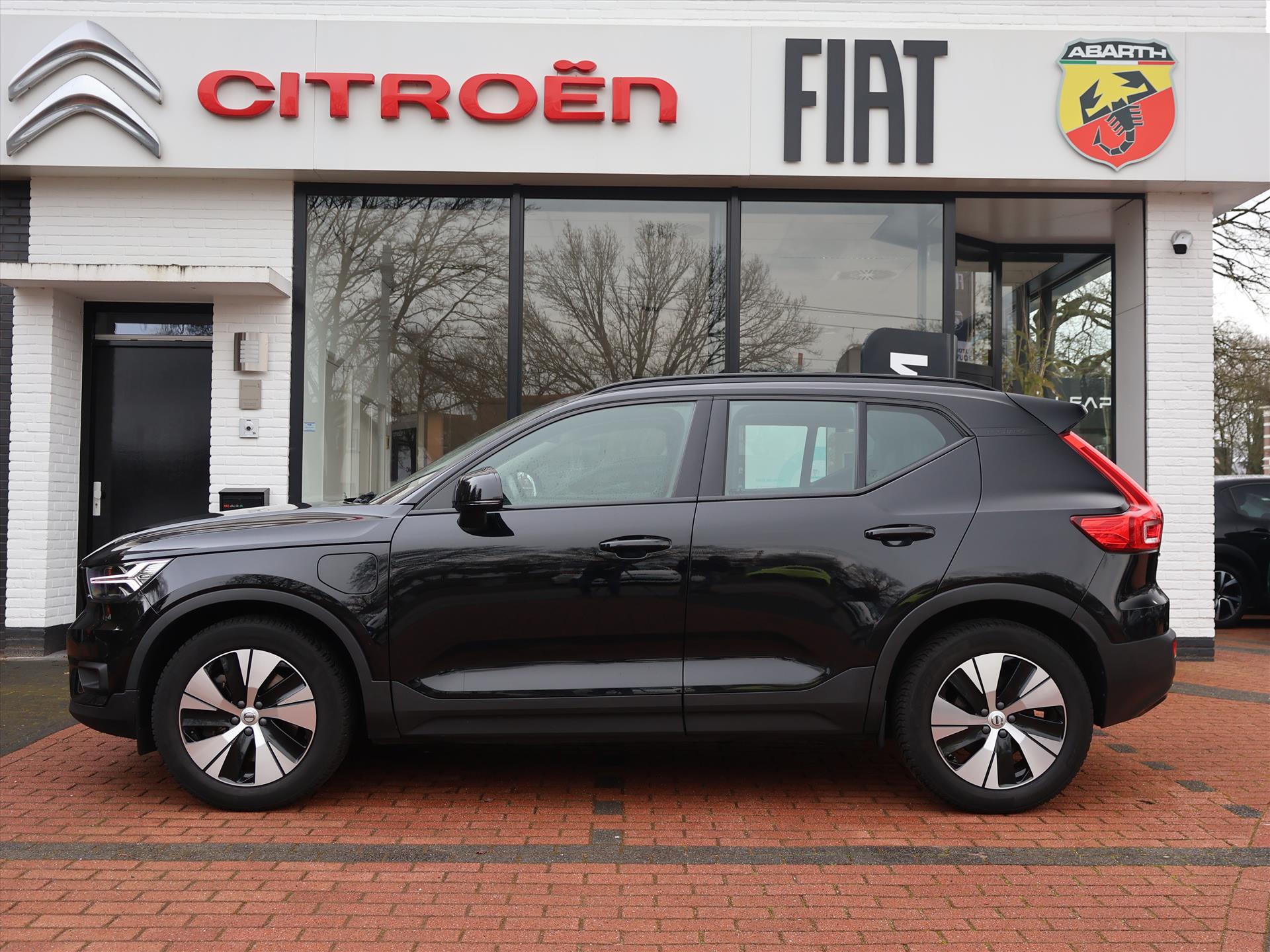 Volvo XC40 T4 Twin Engine 211PK Geartronic Automaat R-Design Expression, Rijklaarprijs | Trekhaak wegklapbaar | Leder | Adaptieve Cruise - Afbeelding 2