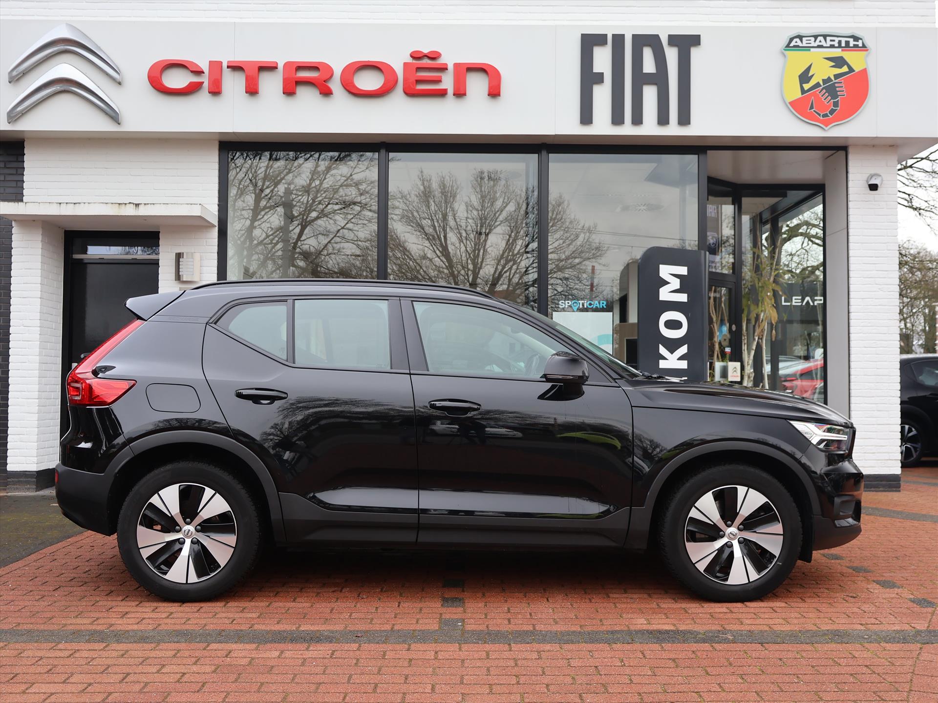 Volvo XC40 T4 Twin Engine 211PK Geartronic Automaat R-Design Expression, Rijklaarprijs | Trekhaak wegklapbaar | Leder | Adaptieve Cruise - Afbeelding 3