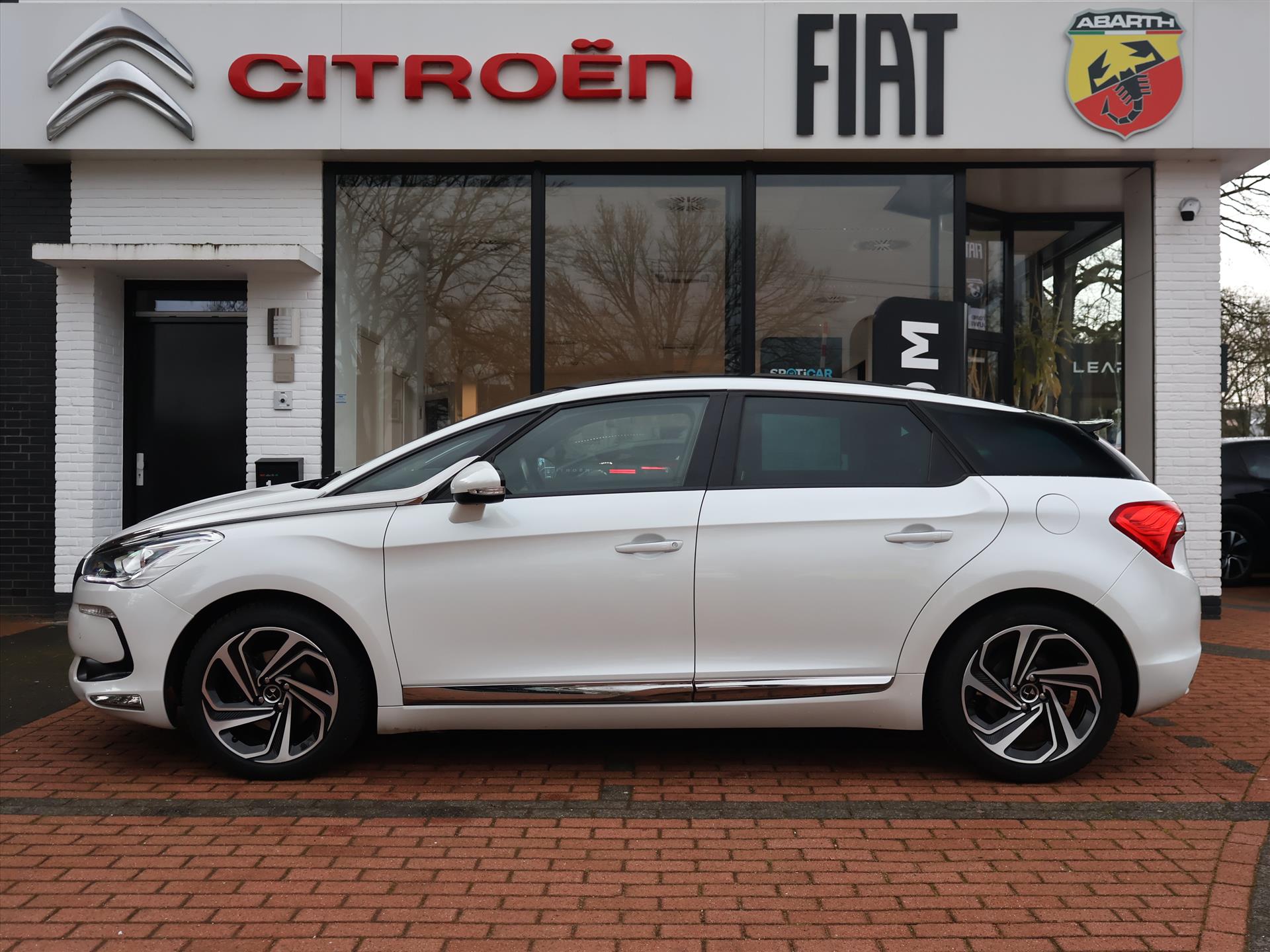 DS DS 5 THP 165PK S&S EAT6 Automaat Business Executive, Rijklaarprijs | Trekhaak afn. | Leder | Denon HiFi | HUD | Camera | Stoelverwarming - Afbeelding 2