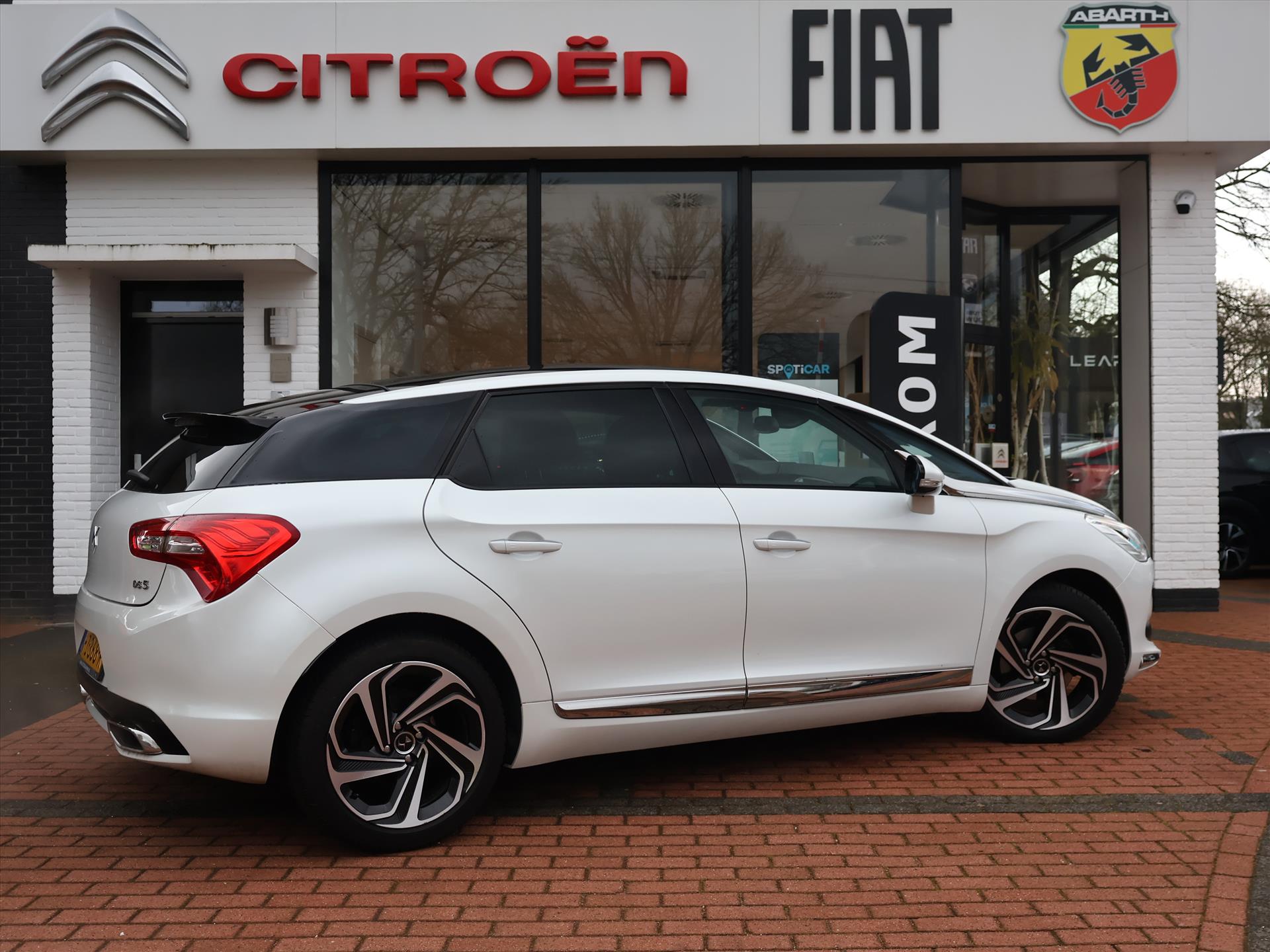 DS DS 5 THP 165PK S&S EAT6 Automaat Business Executive, Rijklaarprijs | Trekhaak afn. | Leder | Denon HiFi | HUD | Camera | Stoelverwarming - Afbeelding 4