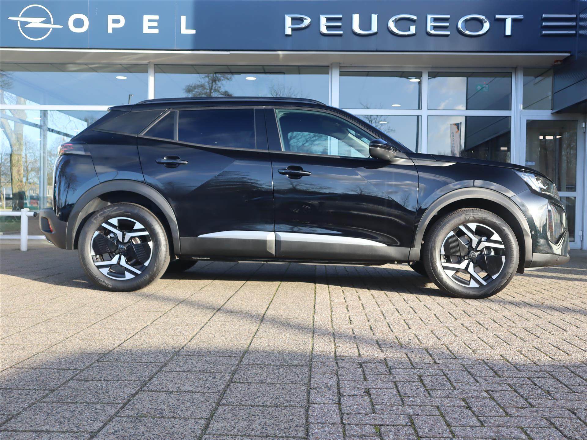 Peugeot 2008 SUV Allure Mild Hybride 145PK e-DCS6 Automaat, Rijklaarprijs, Navigatie 360° Camera Adaptieve Cruise Control DAB+ LED - Afbeelding 3