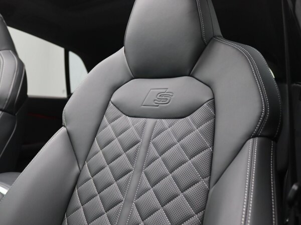 Leder Valcona met S-logo's en stiksels ruitpatroon Leder Valcona met S-logo's en stiksels ruitpatroon