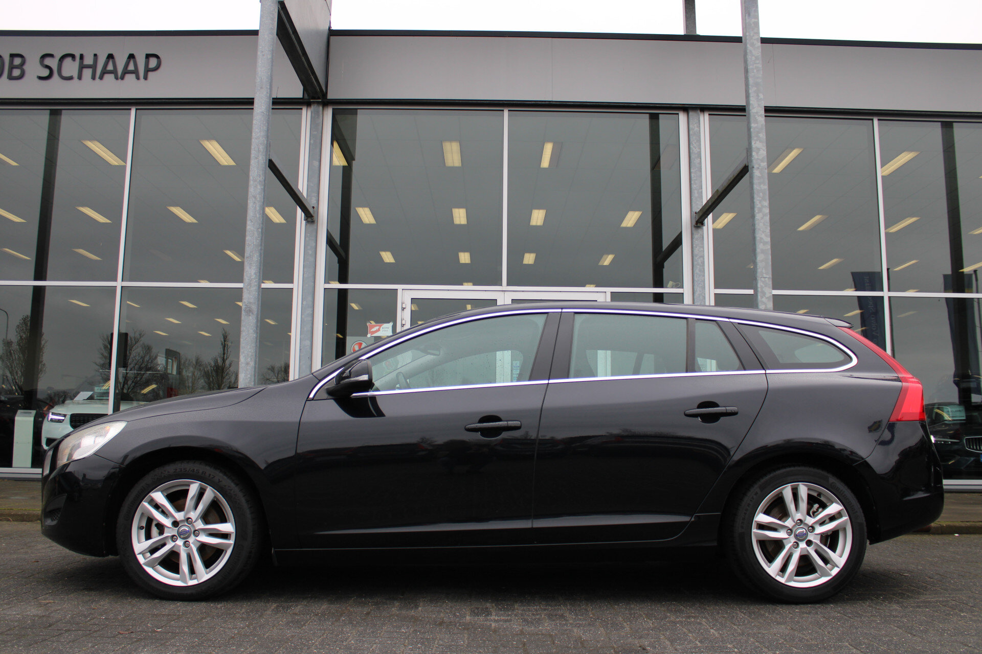 Volvo V60 T3 Automaat Momentum - Afbeelding 2